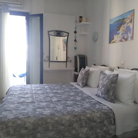 Doron Delfini Naxos City